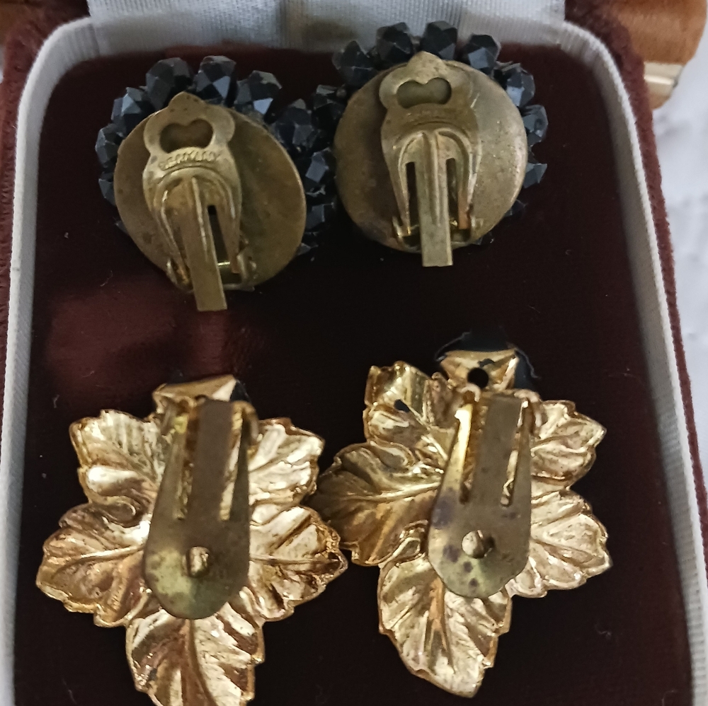 Vintage Clip Earrings 2 Pair - Picture 3 of 8